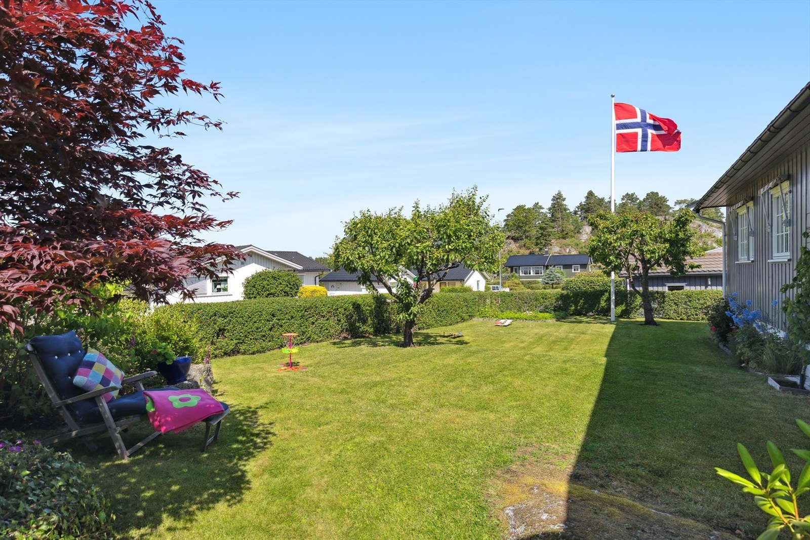 God plass til lek og moro, i solfylte omgivelser. Galleribilde