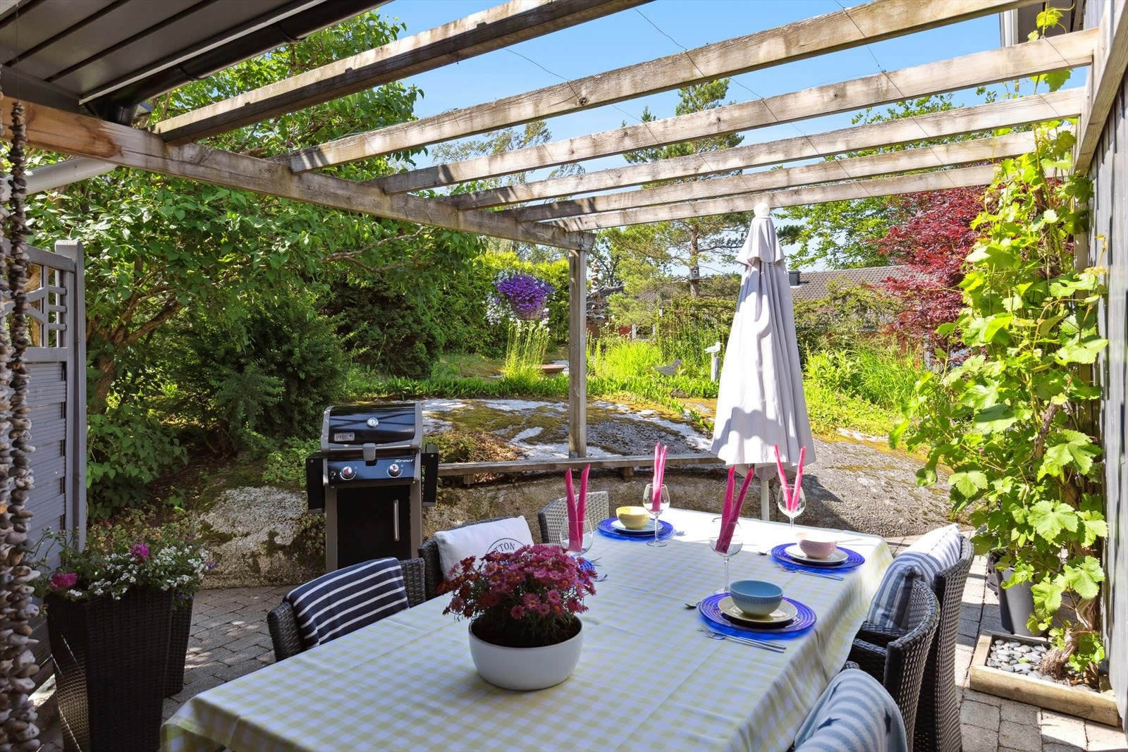 Usjenert og hyggelig uteområde. Galleribilde