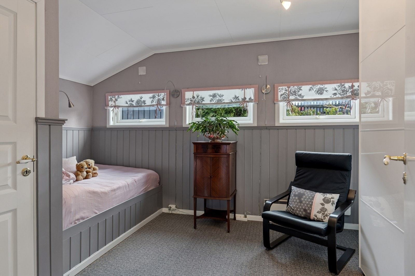 Innredet soverom bak vaskerommet (ikke offisielt bruksendret og godkjent som boder). Galleribilde