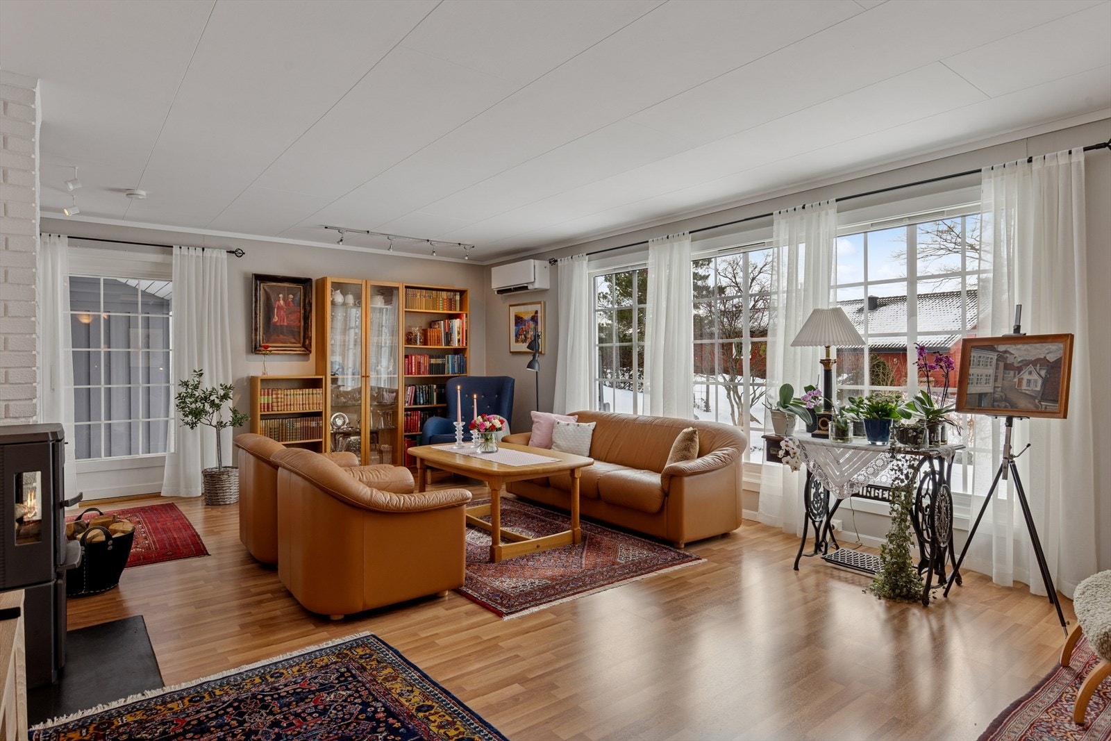 Varmepumpe og vedovn. Galleribilde