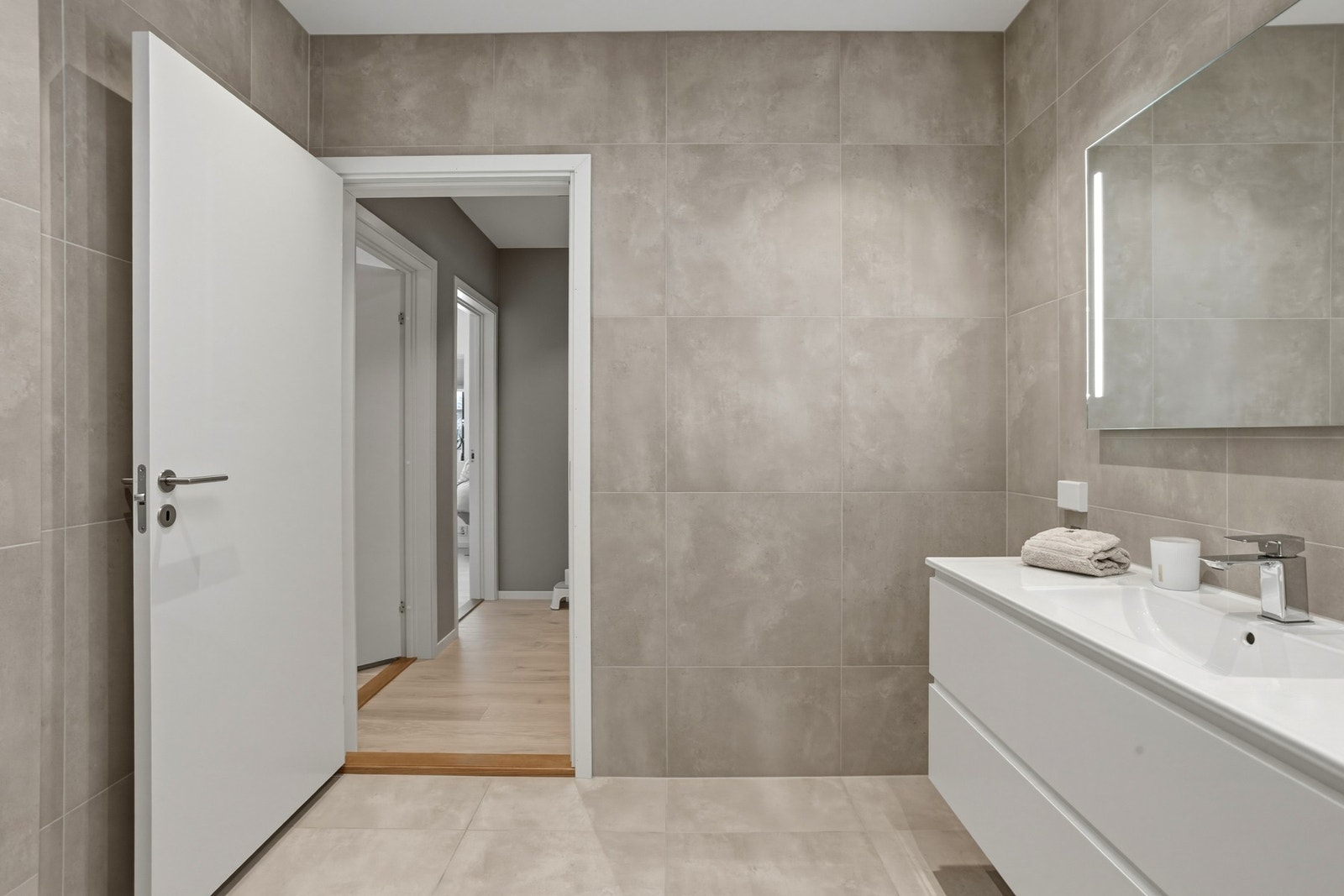 Rommet har mekanisk avtrekk med ventil i himling tilkoblet balansert ventilasjon Galleribilde