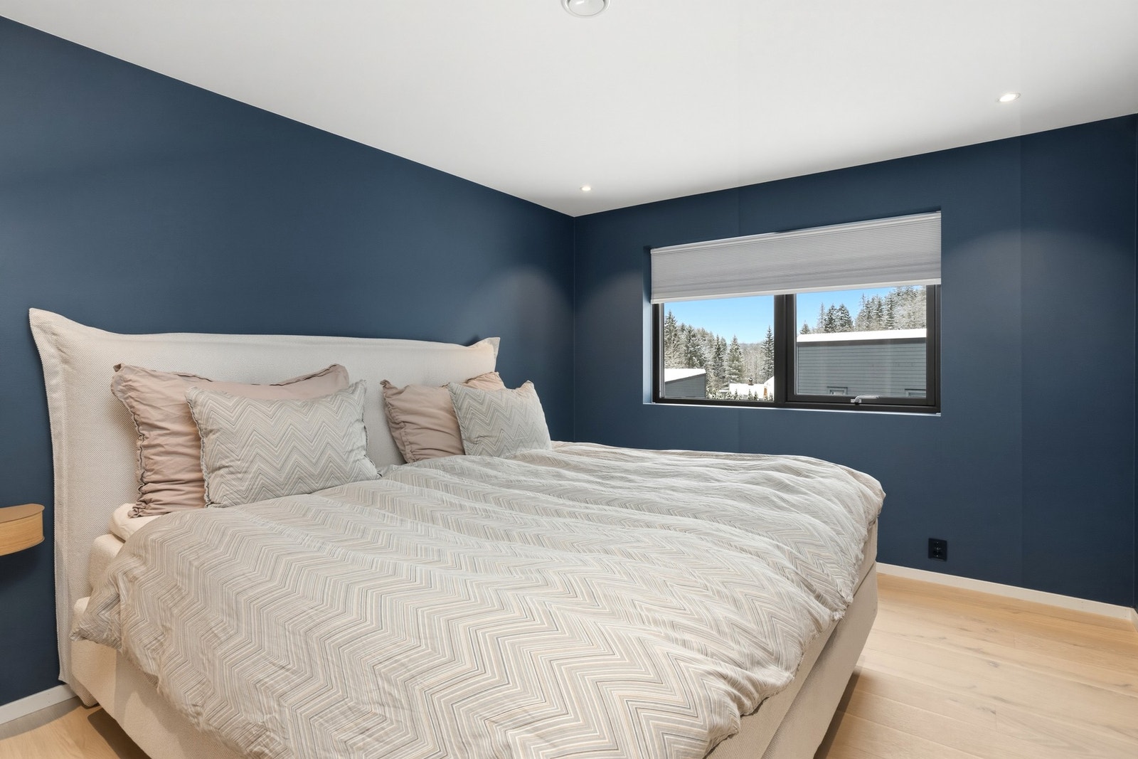 I 2. etasje ligger to av boligens totalt fire soverom Galleribilde