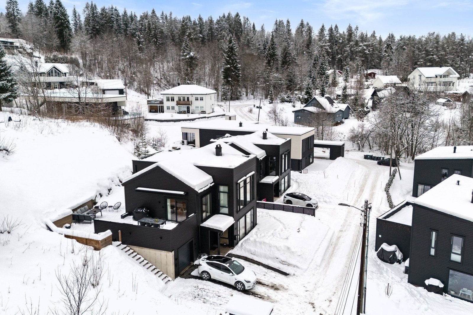 Eiendommen ligger i et barnevennlig og attraktivt boligområde på Konnerud Galleribilde