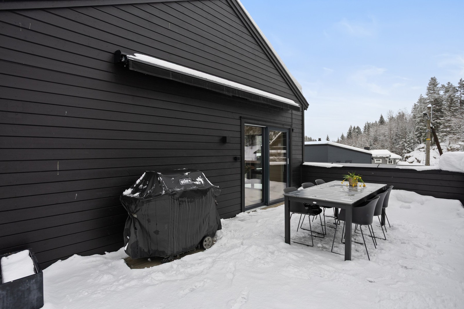 Uteplassen er på totalt 72 kvm Galleribilde