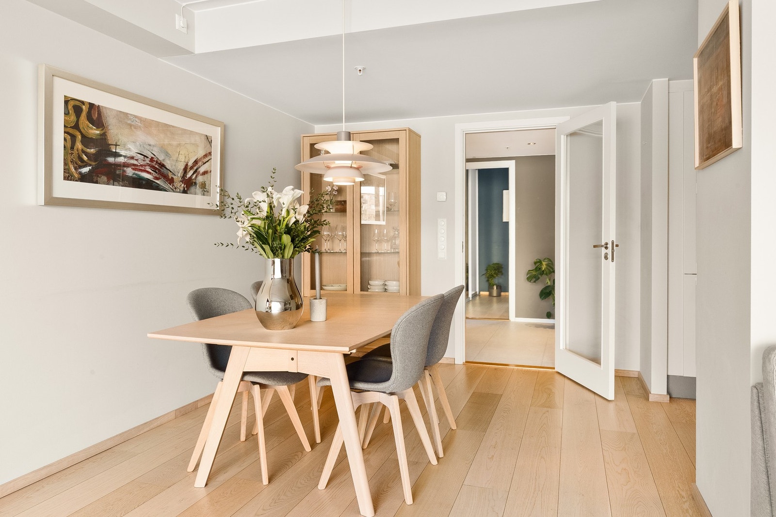 Leiligheten har vannbåren gulvvarme, som gir jevn og behagelig oppvarming. Galleribilde