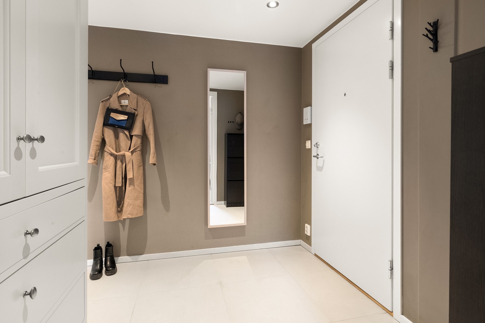 Sameiet har adgangssystem via appen Unloc for alle fellesdører. Det er også mulighet for å koble inngangsdøren til leiligheten til Unloc for en nøkkelfri hverdag. Galleribilde