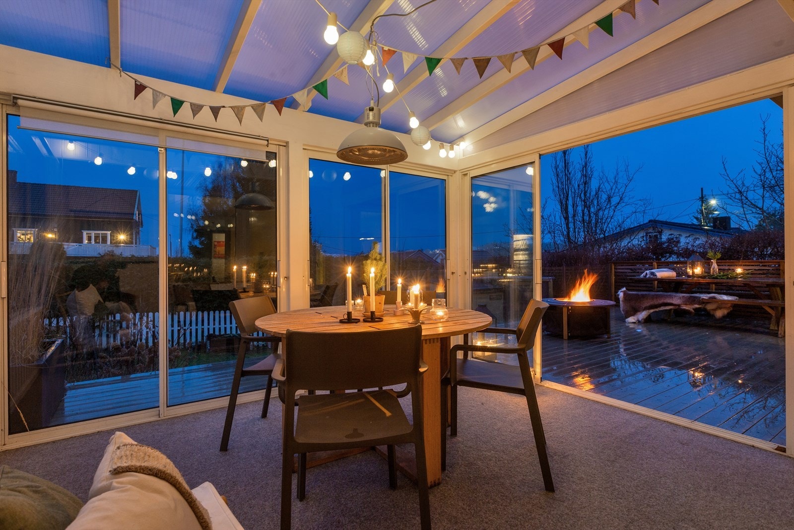 Sommerstuen har god plass til et selskap med gjester Galleribilde