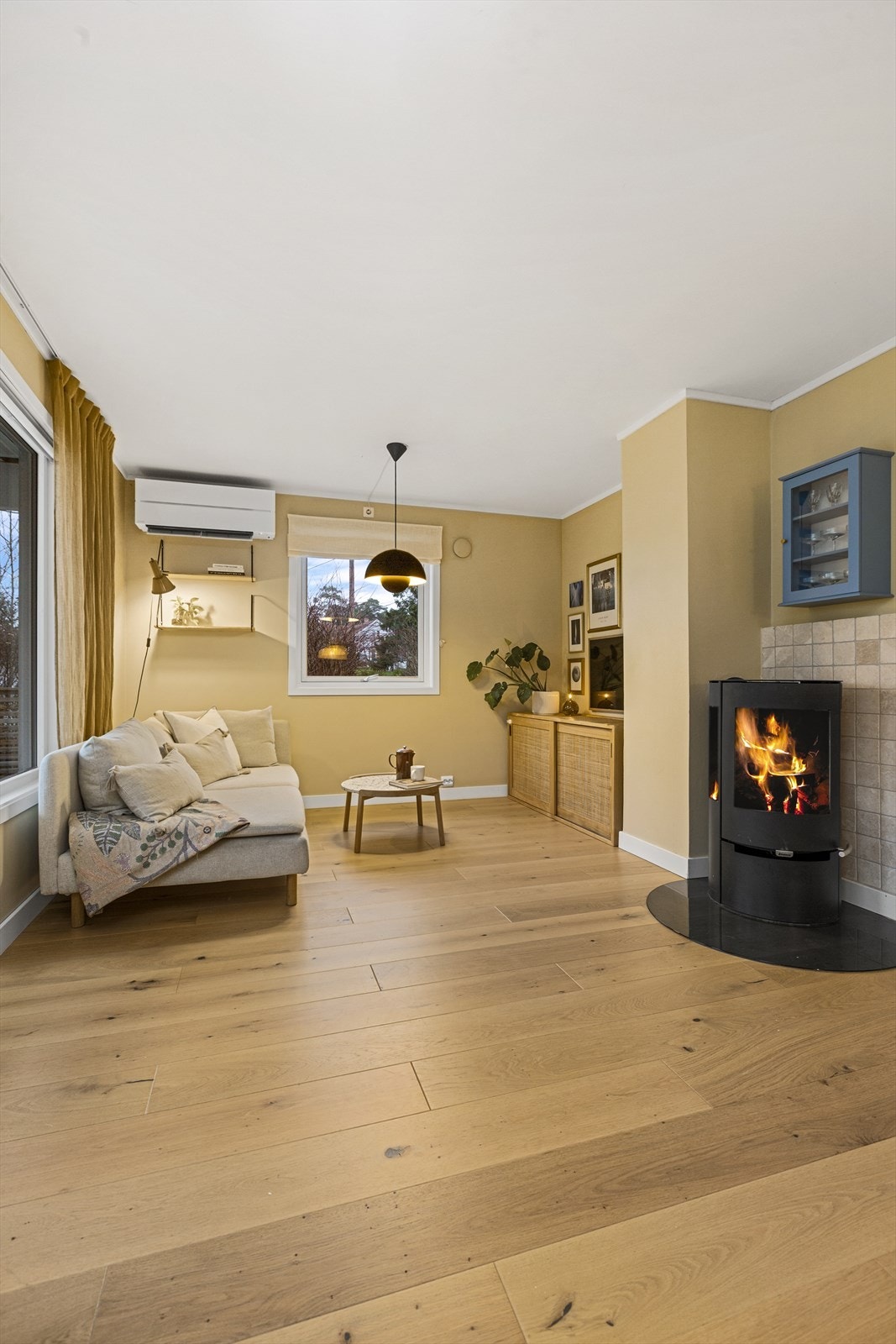 Alltid koselig ved fyr i peisen Galleribilde