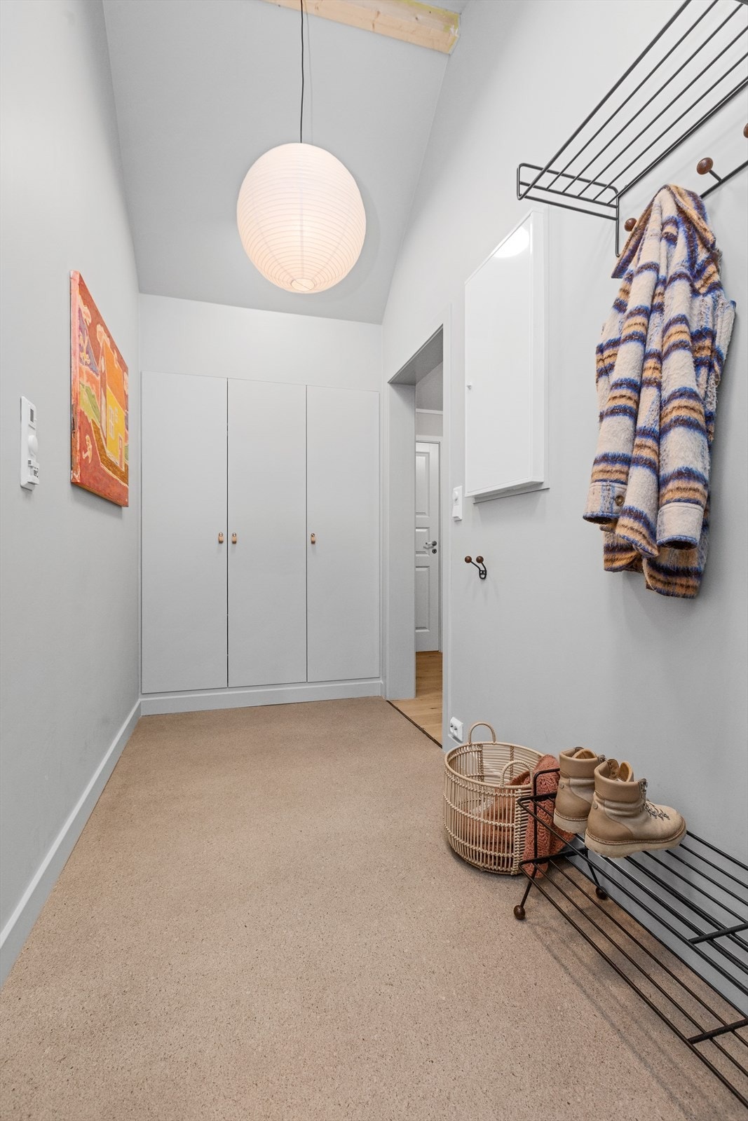 Vindfang med garderobe Galleribilde