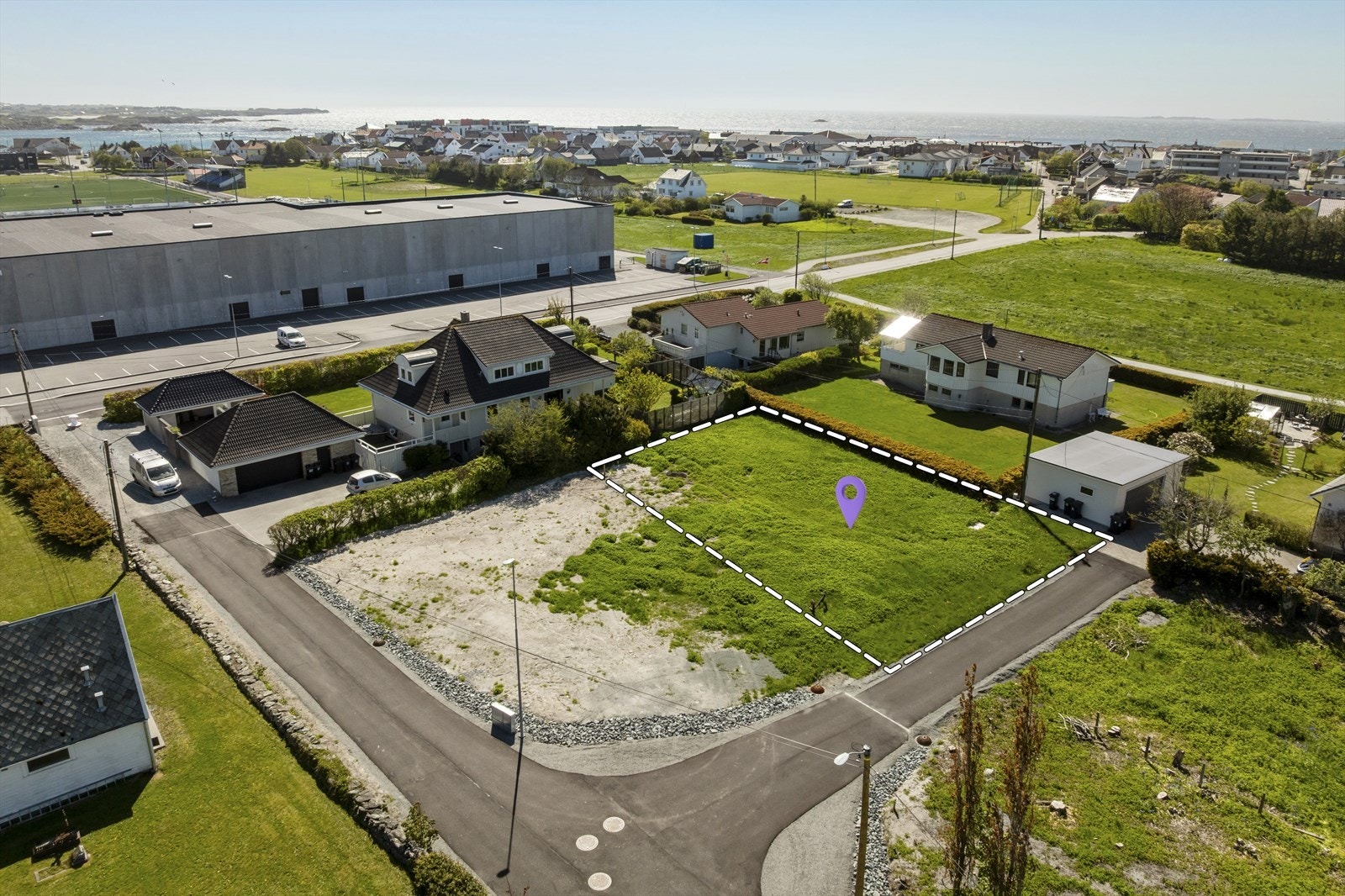 Velkommen til Austigard, en boligtomt midt i hjertet av Åkrehamn presentert av Daniel Gård i Eiendomsmegler A. Galleribilde