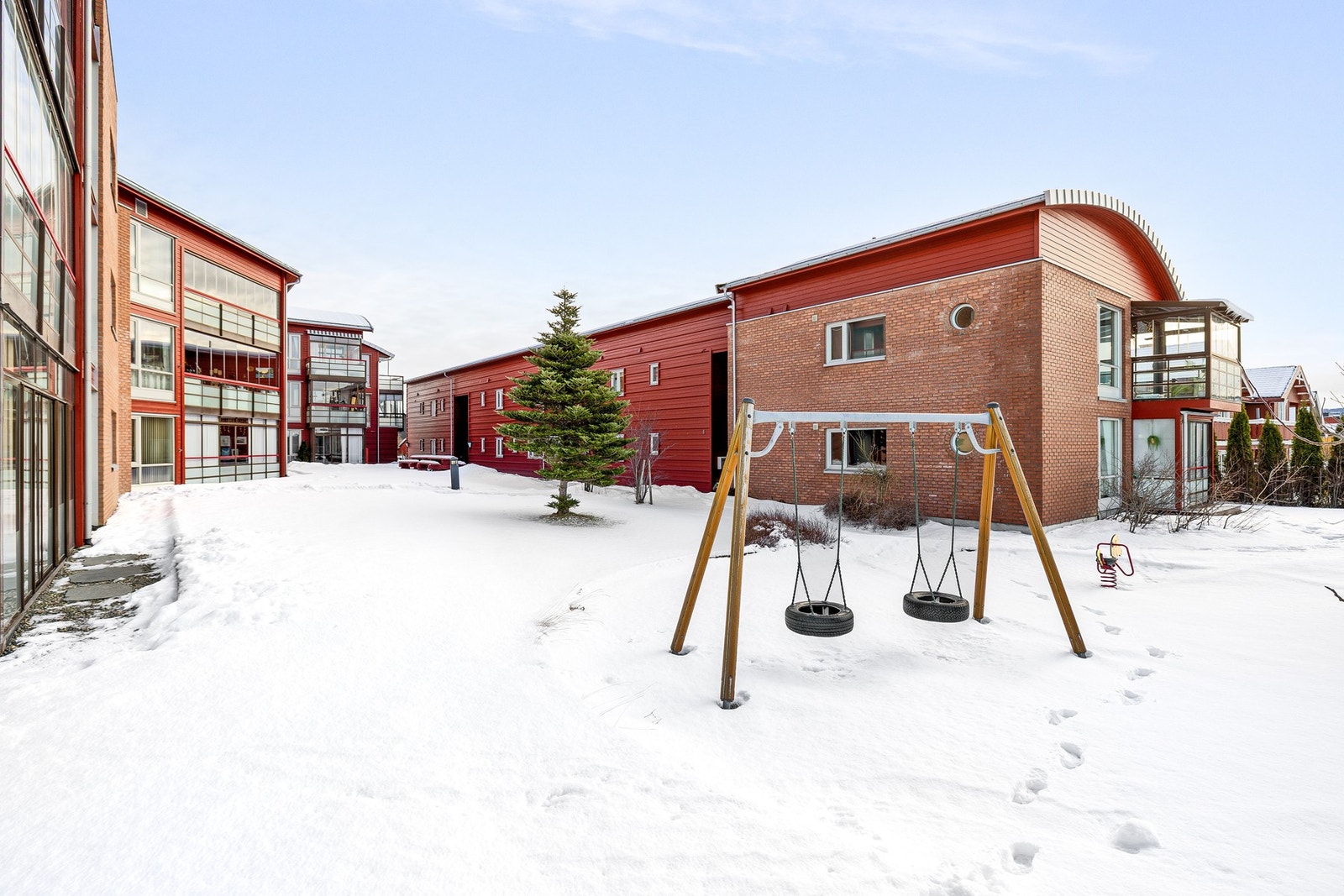 En tiltalende og velholdt 3-roms selveierleilighet med sentral beliggenhet på Stjørdalsporten. Galleribilde