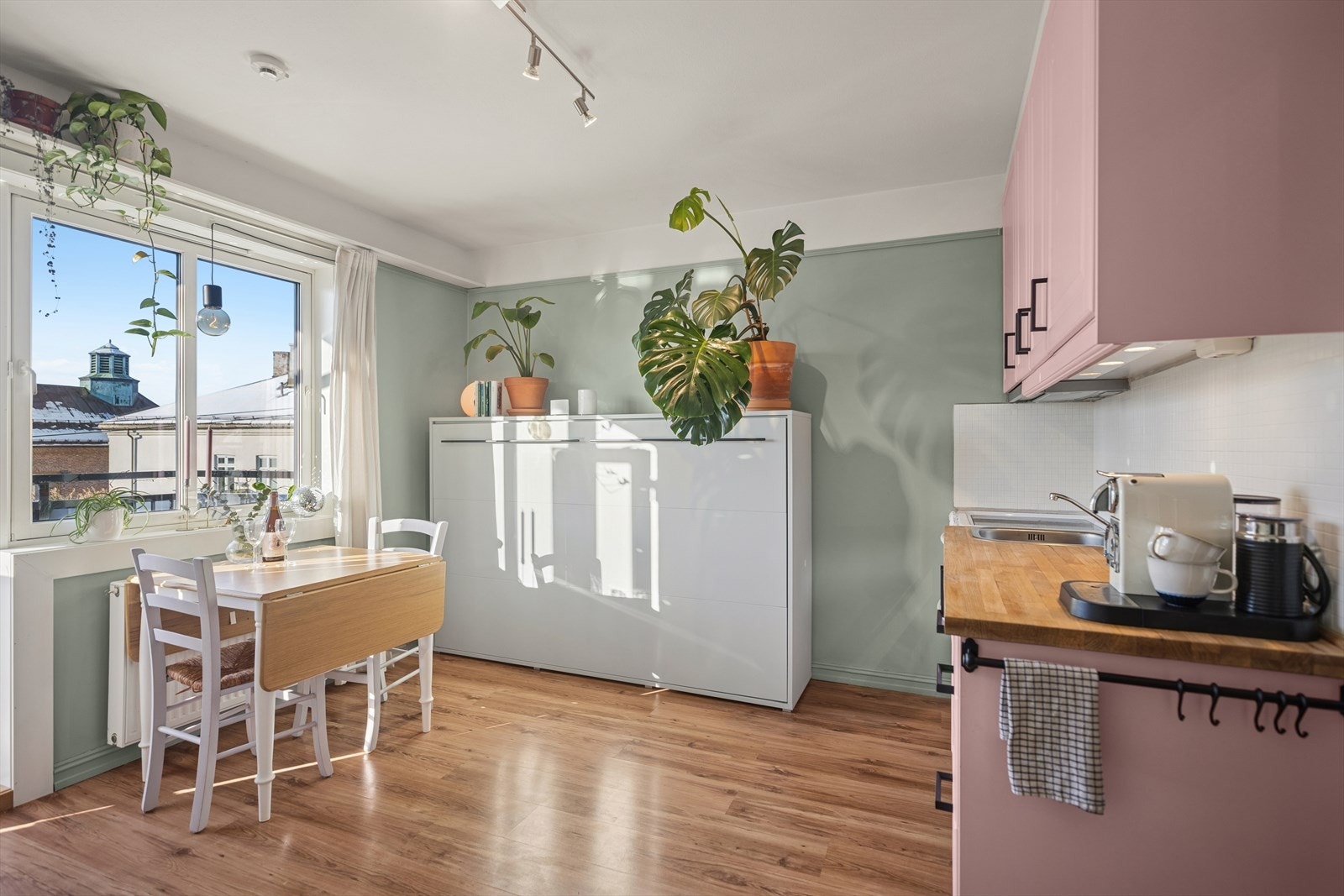 Varmtvann, fyring og strøm ikl. i felleskostadene. Galleribilde