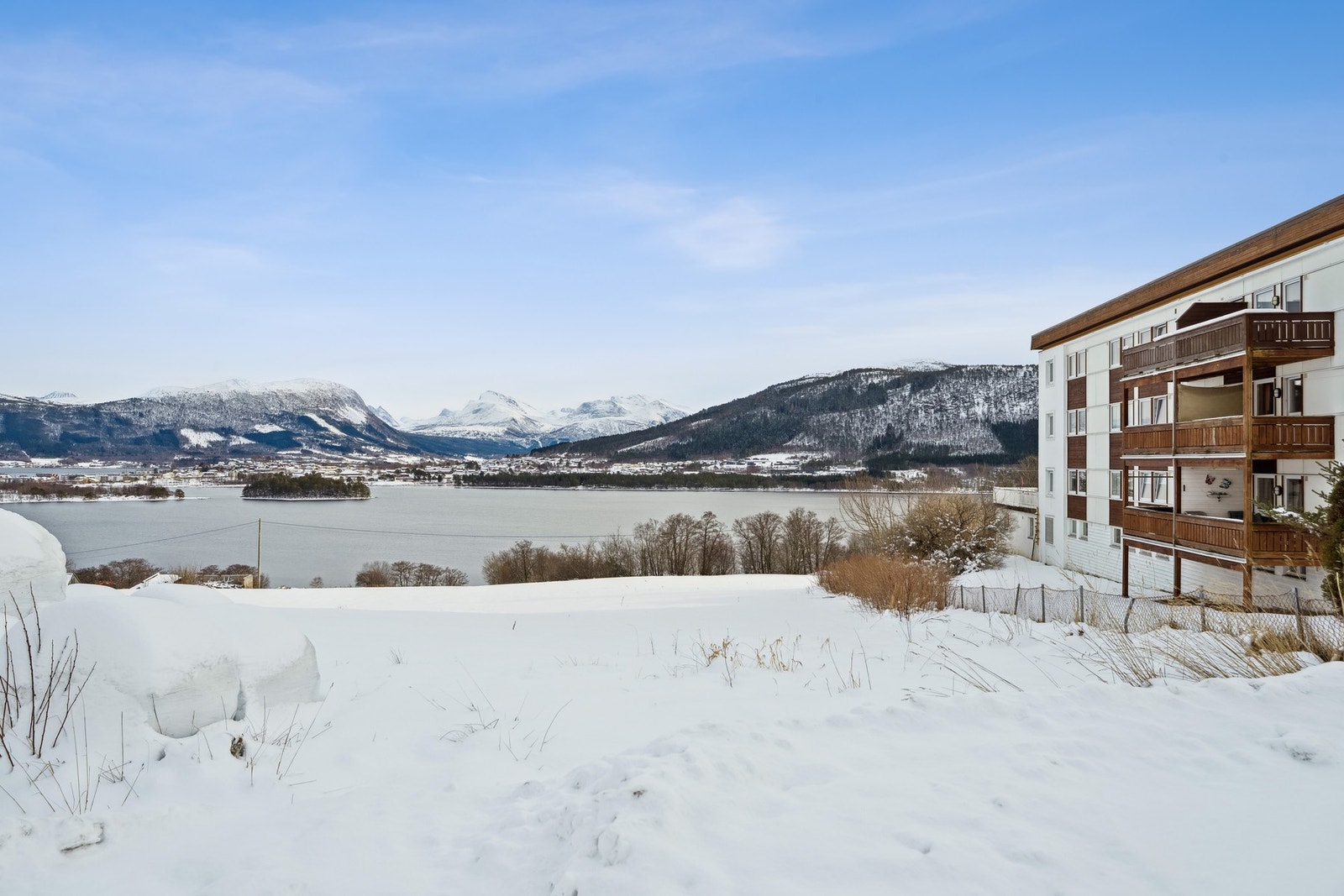 Borettlaget ligger en kort kjøretur fra Vestnes sentrum Galleribilde