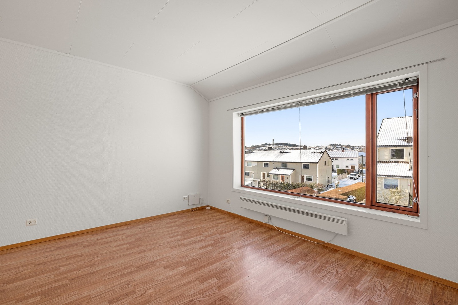 Fra stuen har man utsikt opp til Ullandhaugtårnet. Galleribilde