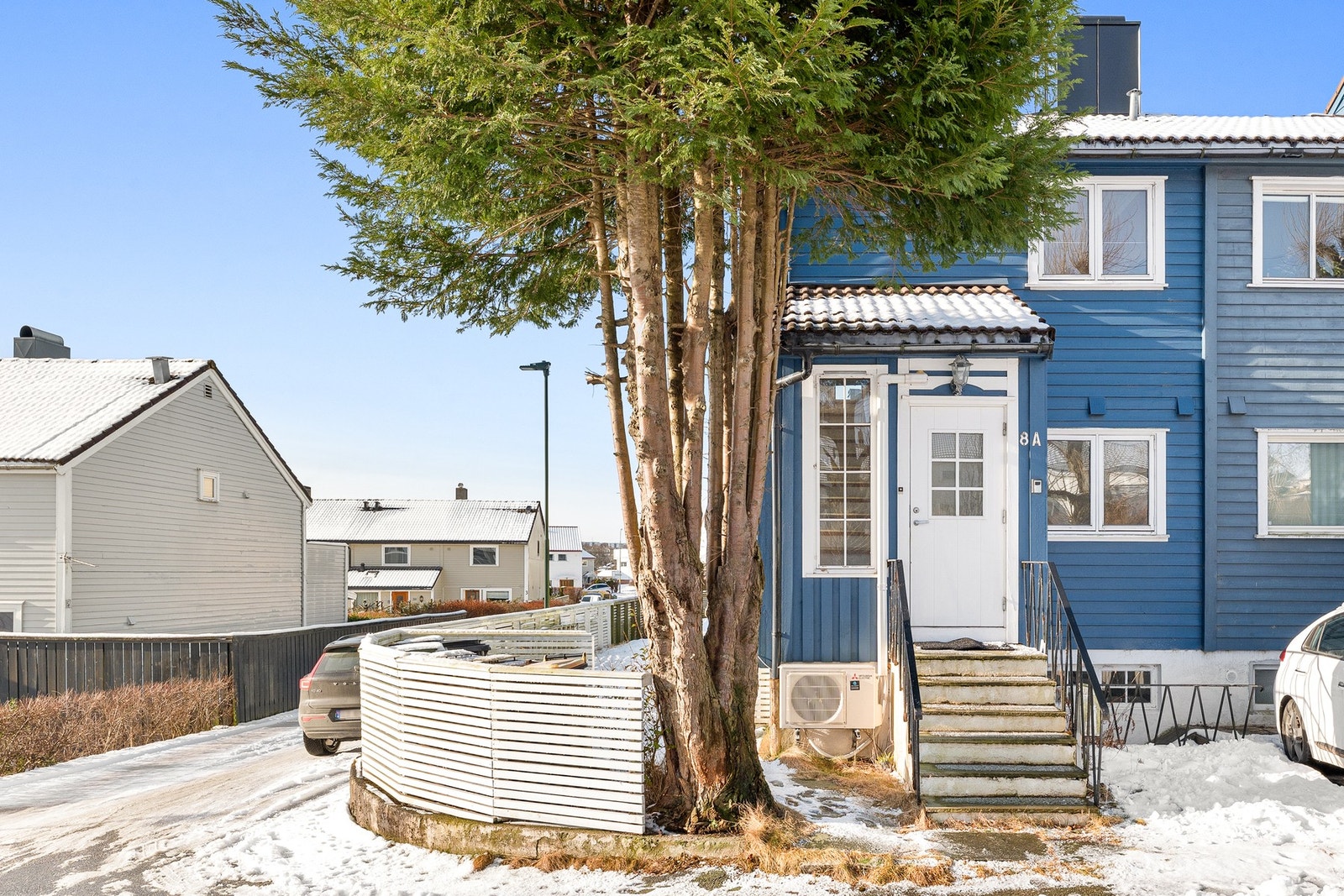 Som enderekkehus har boligen mer lys og luft enn midtre enheter. Galleribilde