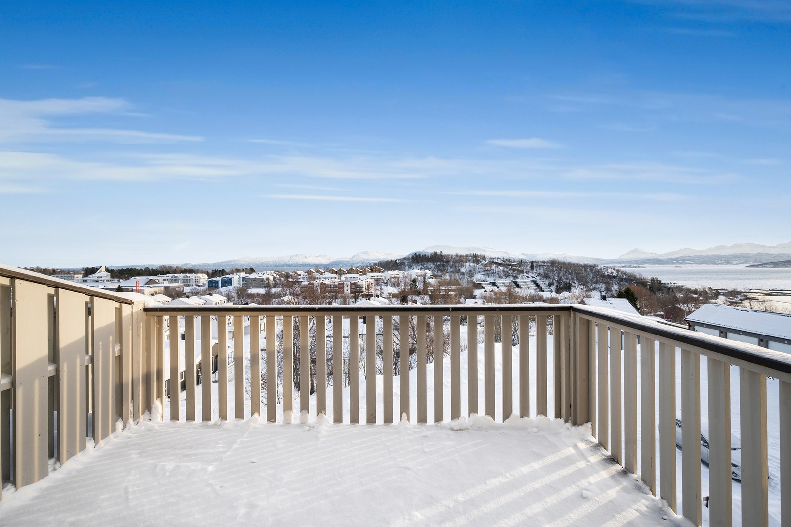 Veranda med panoramautsikt. Galleribilde