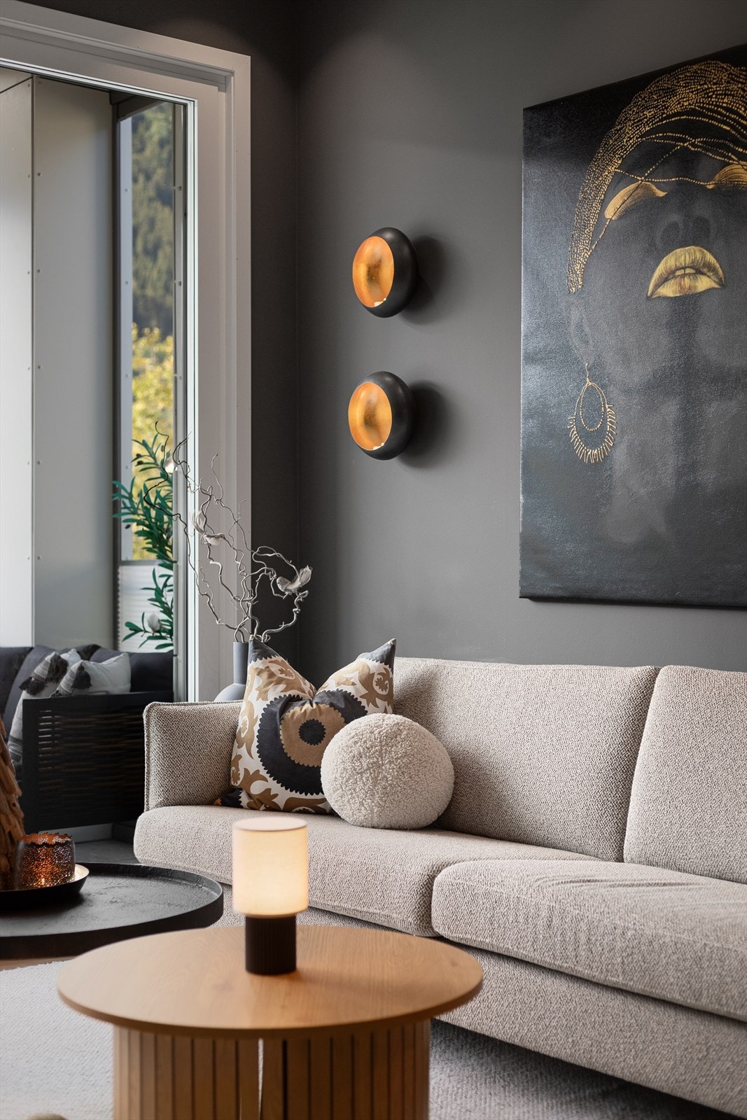 Som varmekjelde i leilegheita er det vassboren varme i alle opphaldsrom, med unntak av baderomma som har elektriske varmekablar. Galleribilde