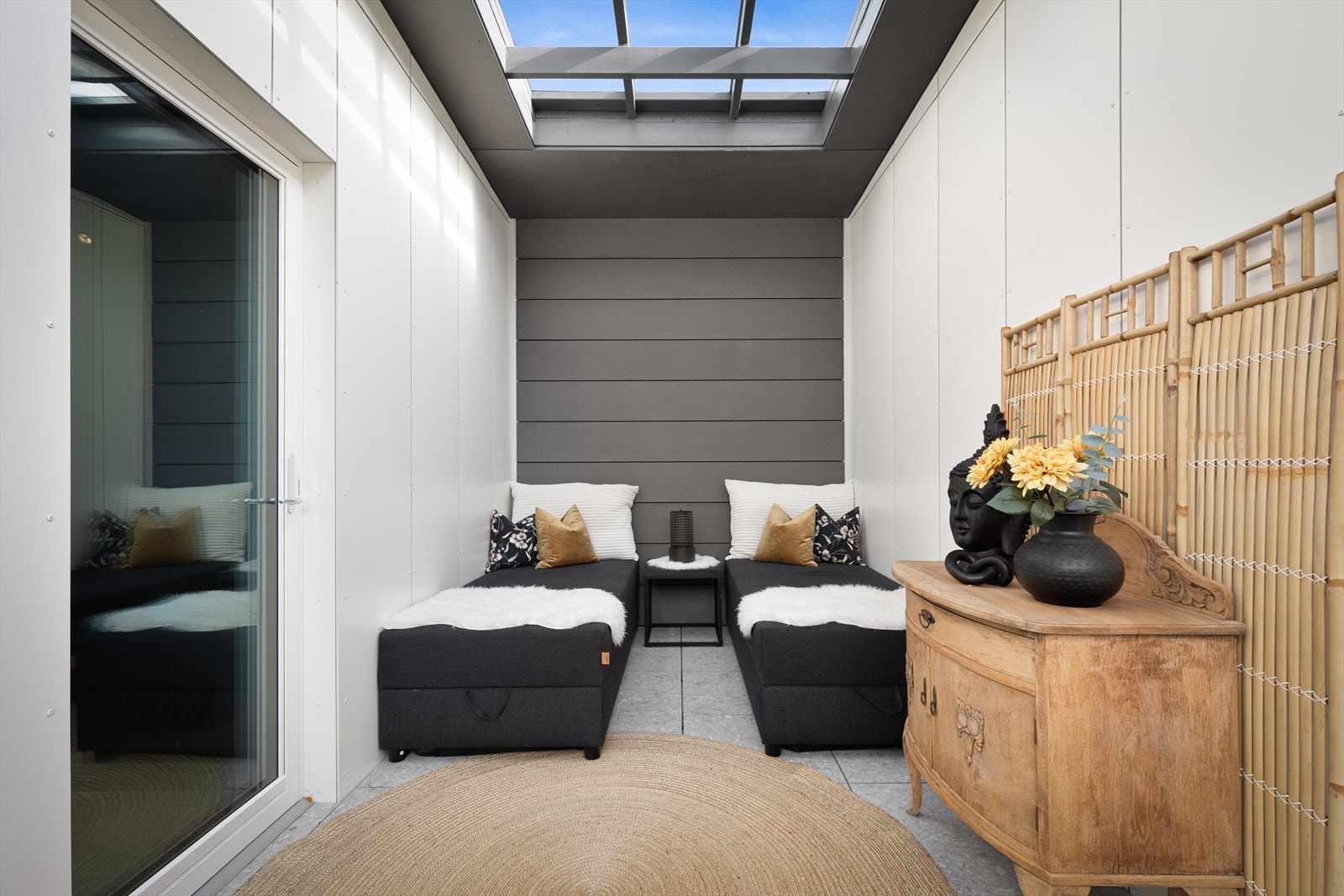 Her slepp takvindauga inn rikeleg med dagslys og skapar ei lys og luftig kjensle, sjølv på gråværsdagar. Galleribilde