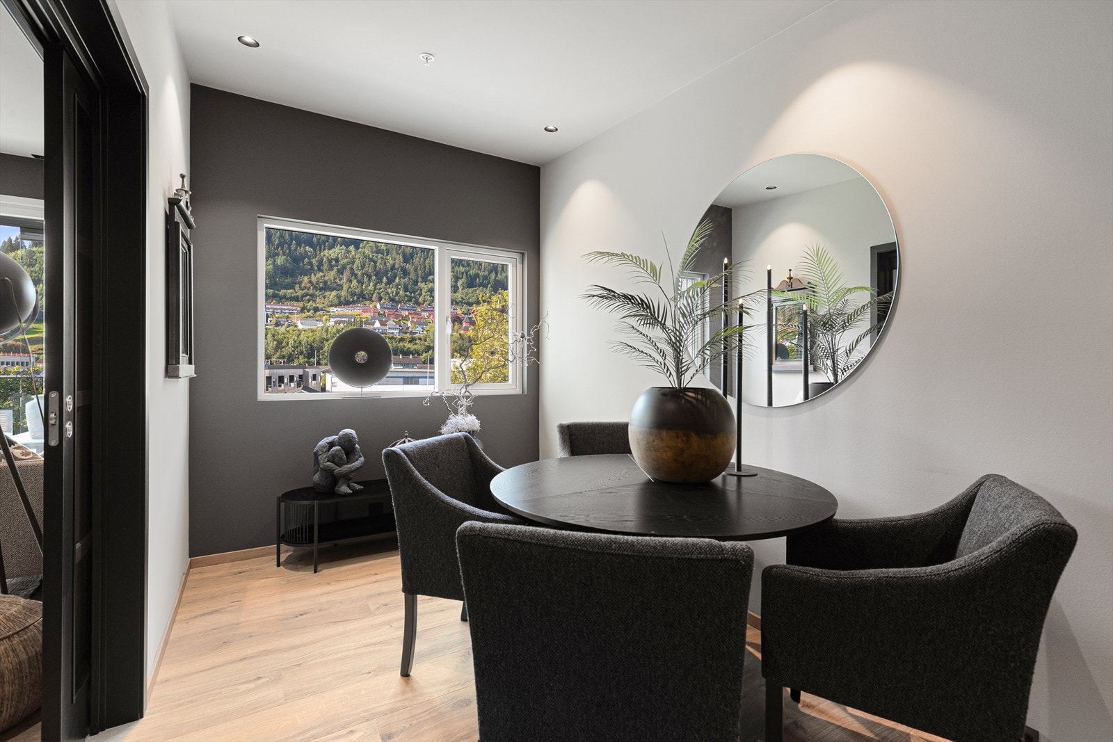 Rommet kan også nyttast som soverom for dei som ønskjer det. Galleribilde