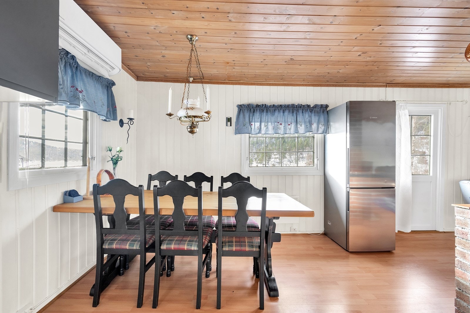 Spiseplass på kjøkkenet Galleribilde