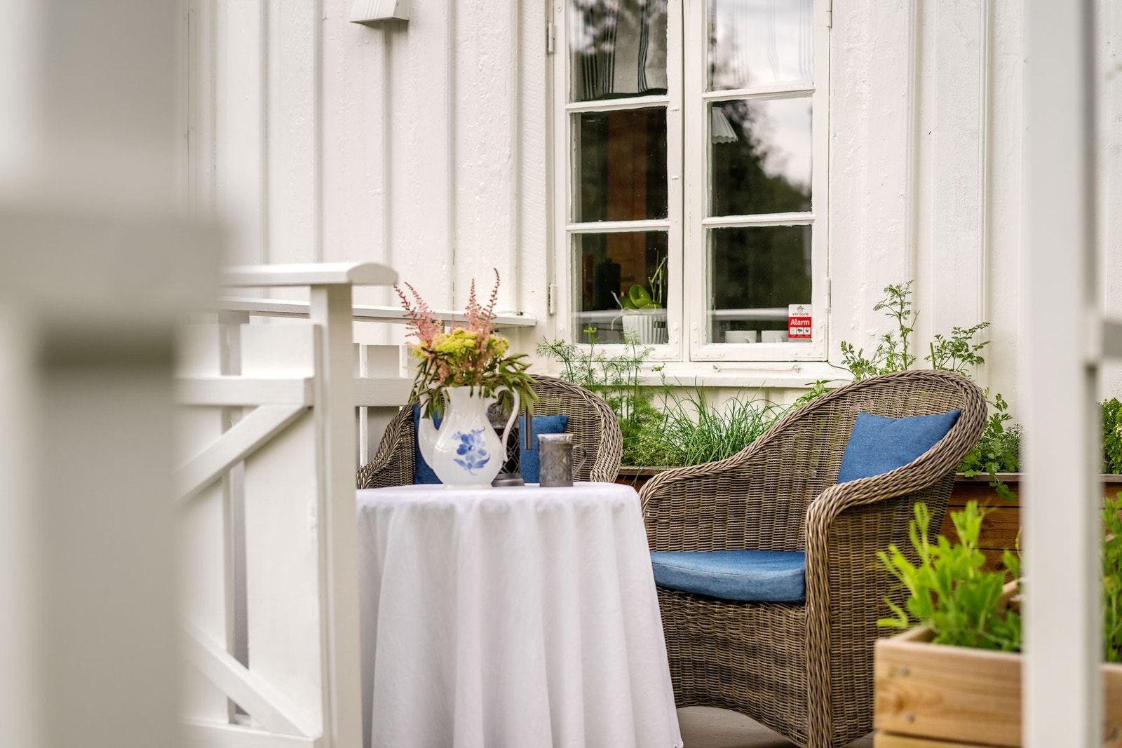 Nyetablert terrasse til hygge og sosiale sammenkomster Galleribilde