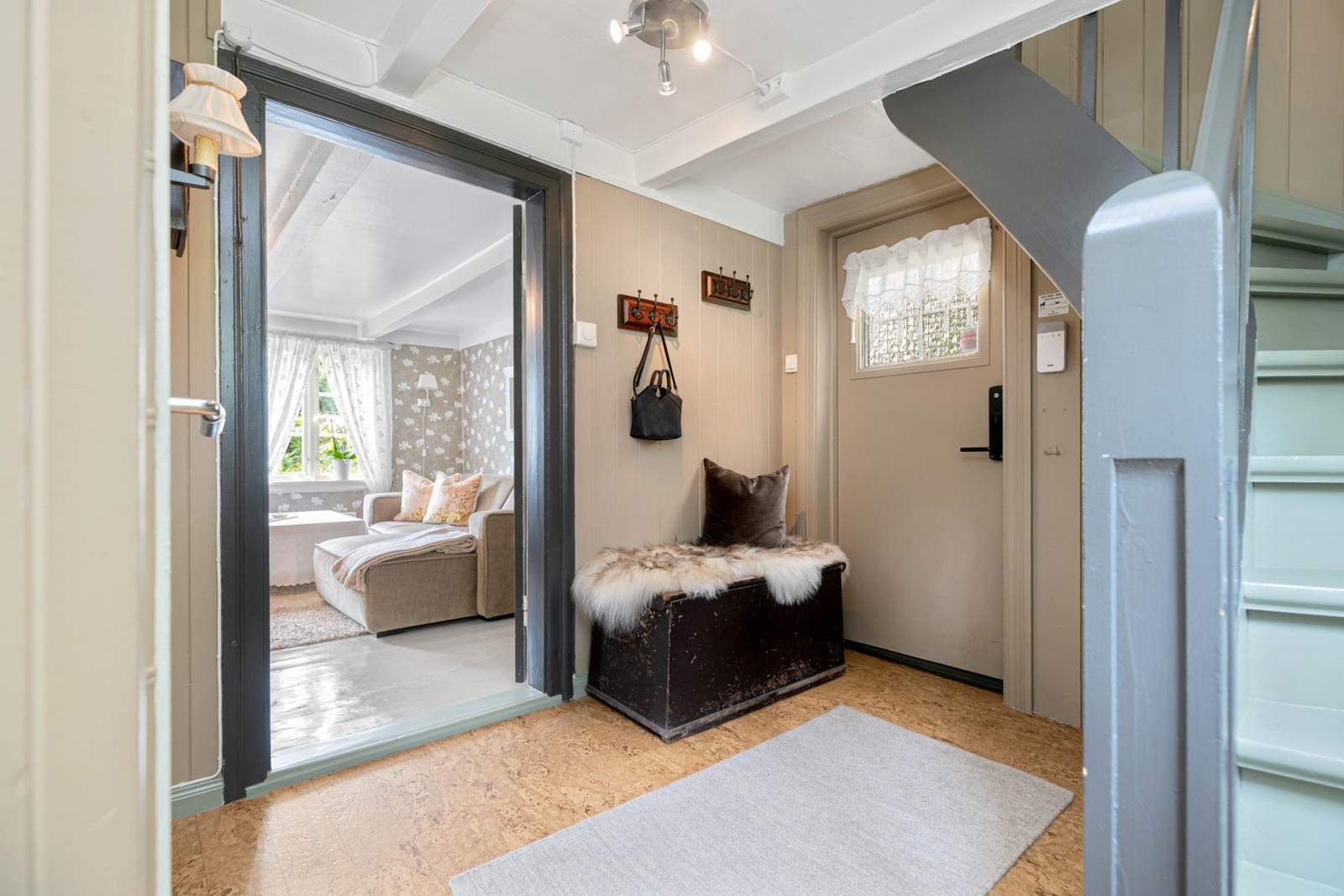 Trapp til 2. etasje Galleribilde