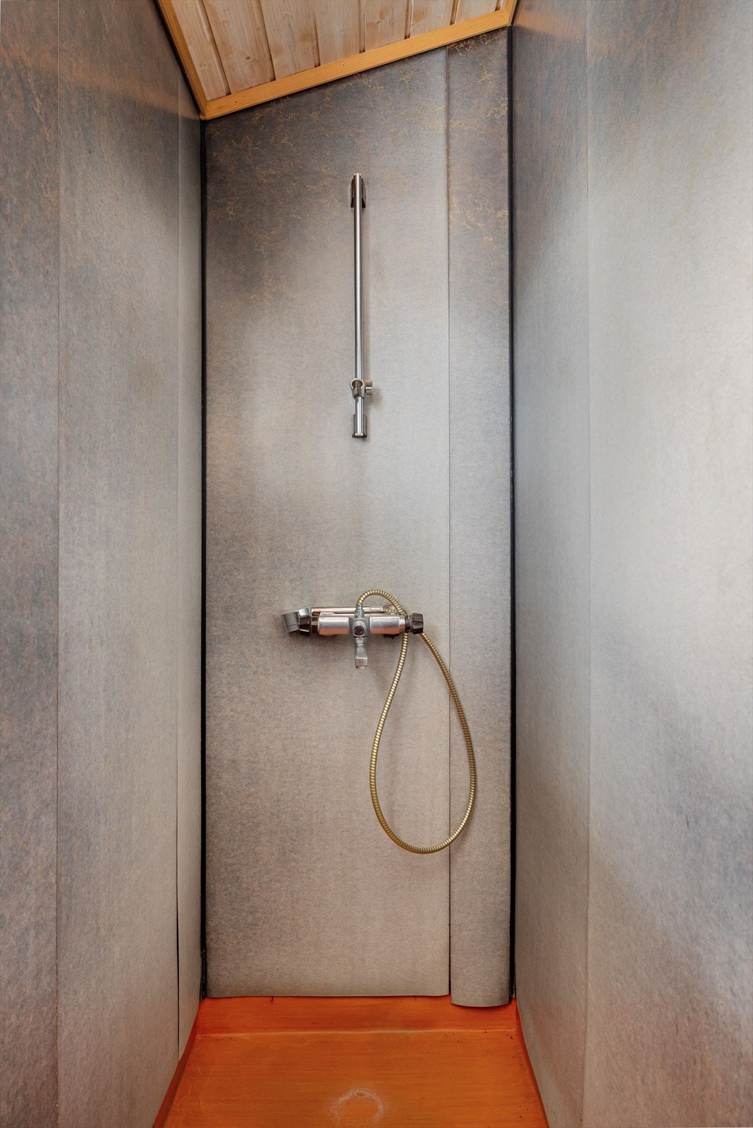 Dusj på badet 1. etasje Galleribilde