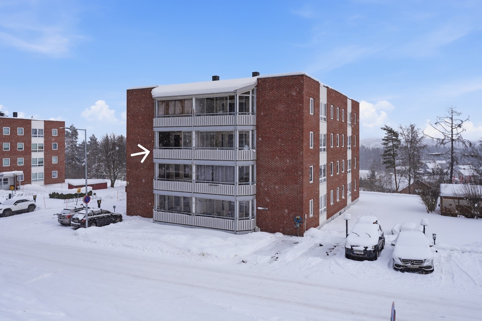 Leiligheten ligger i 3. etasje i en boligblokk som er en del av trivelige Svartås borettslag Galleribilde