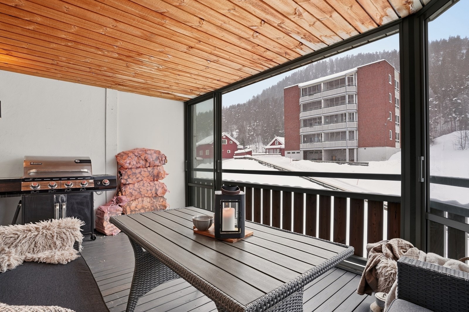 Innglasseringen forlenger sesongen og lar deg nyte balkongen fra tidlig vår til sen høst Galleribilde