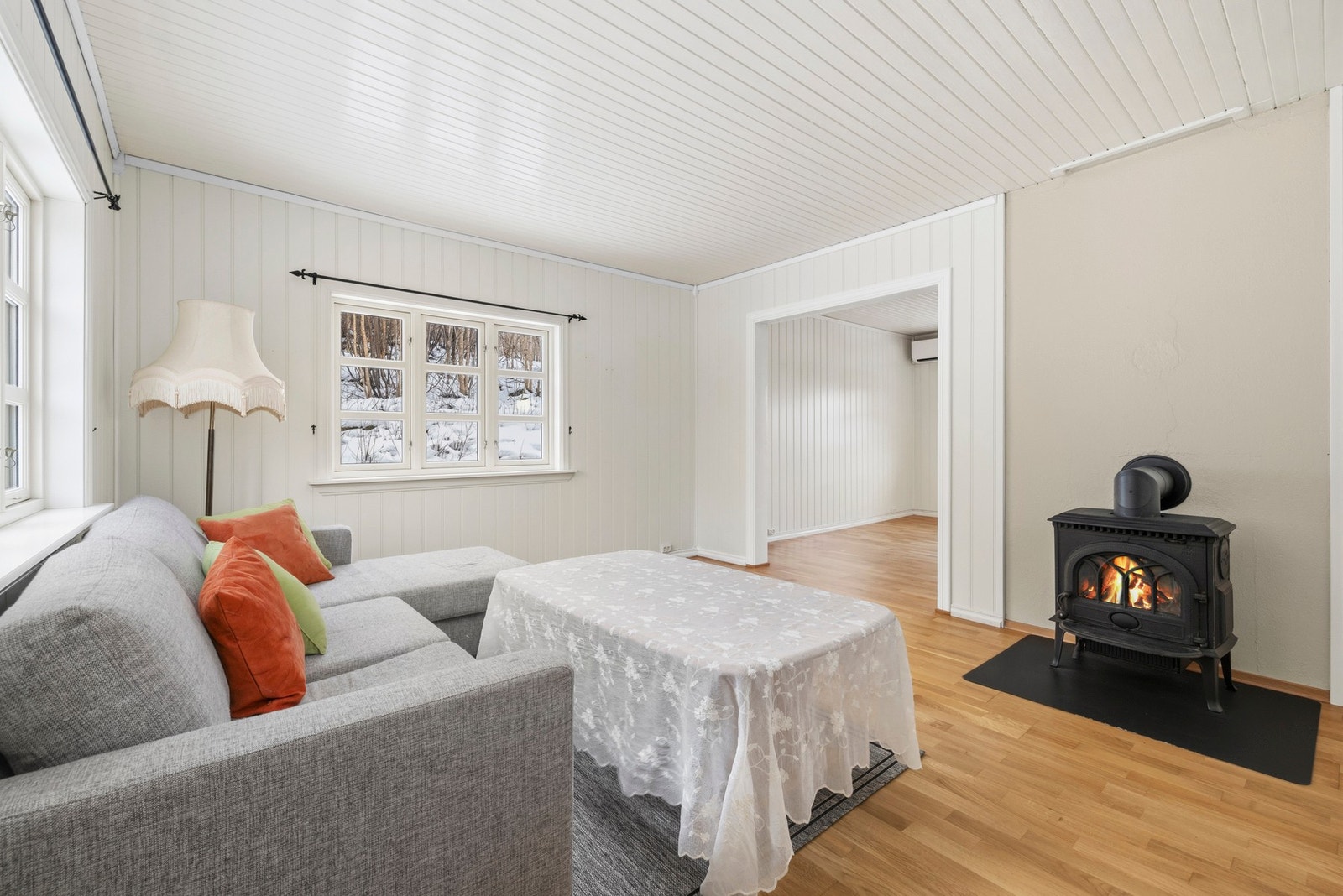 Vedovn som gir god varme og skaper en lun stemning i stuen. Galleribilde