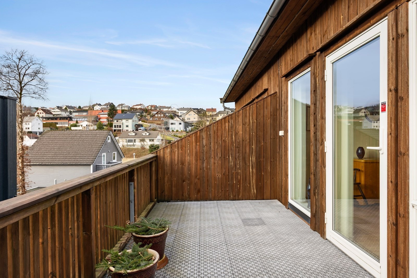 Fin balkong med utgang fra stue. Galleribilde