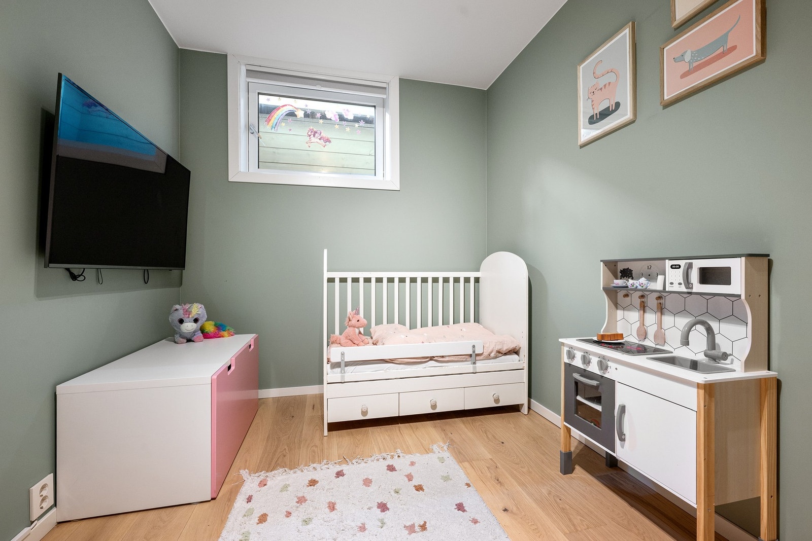 Rom innredet som soverom i underetasjen (rommet er ikke godkjent for varig opphold). Galleribilde