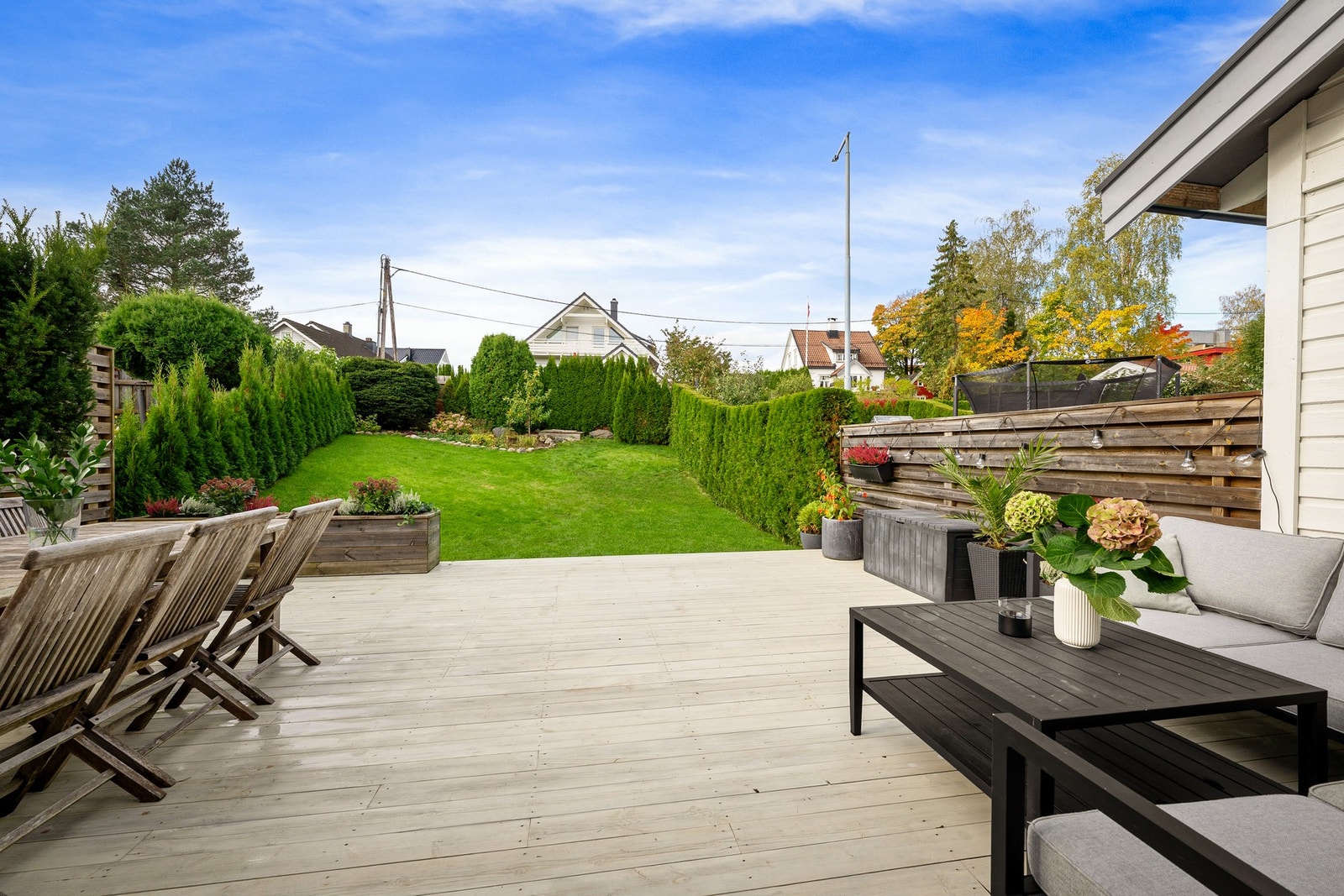 I tillegg disponeres hageareal som gir fine rammer for lek, beplantning og hyggelige utestunder. Galleribilde