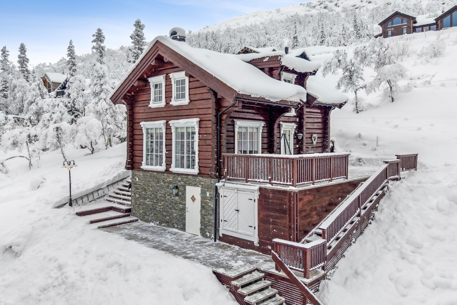 Hestegrøavegen 40 har en fantastisk beliggenhet i det naturskjønne området Gaustablikk i Tinn Kommune, 999 meter over havet Galleribilde