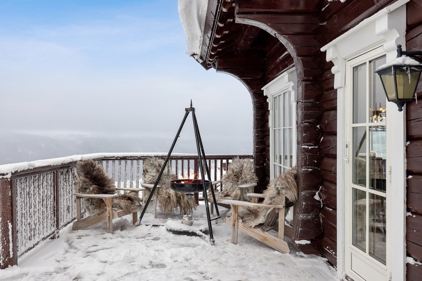 Uteplassen har utsikt rett mot Hardangervidda - blir ikke bedre Galleribilde