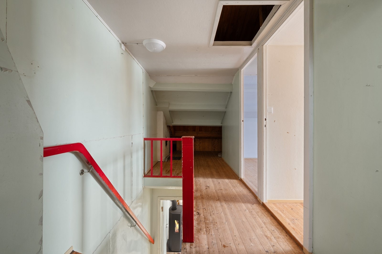 Trapp fra stuen tar oss opp på loftet. Galleribilde