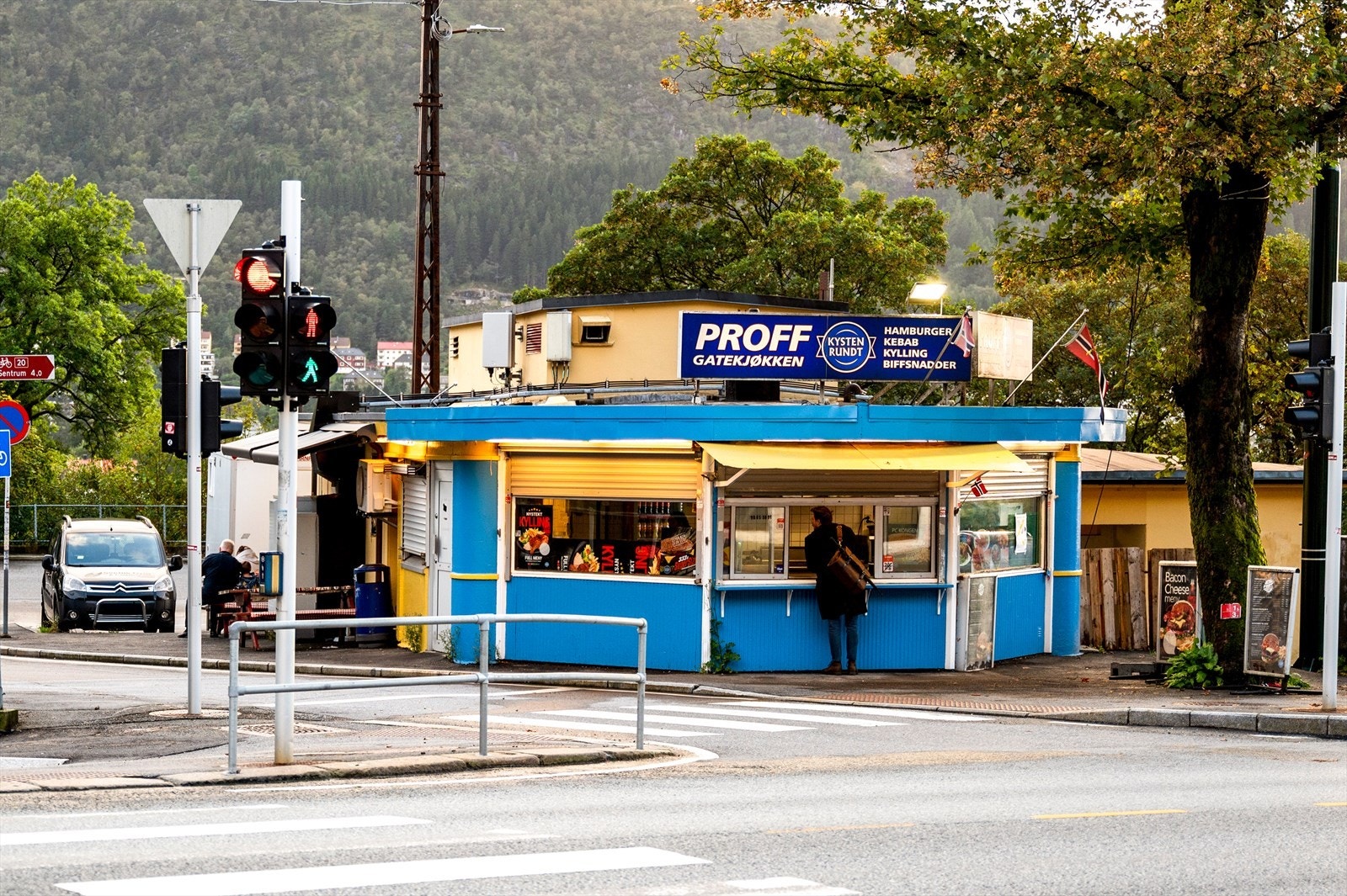 Om dere ønsker en kjapp middag vil Proff Gatekjøkken på Landås ligge like ved. Galleribilde