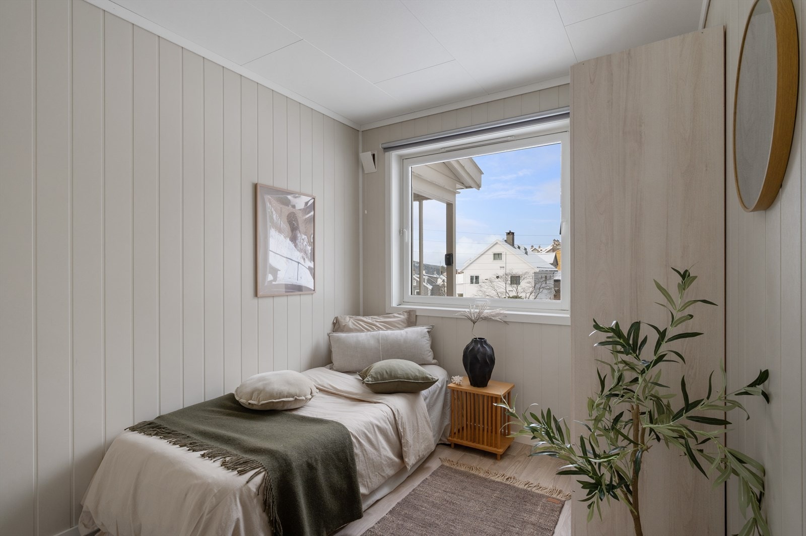 Lyst og trivelig rom med flere bruksmuligheter. Galleribilde