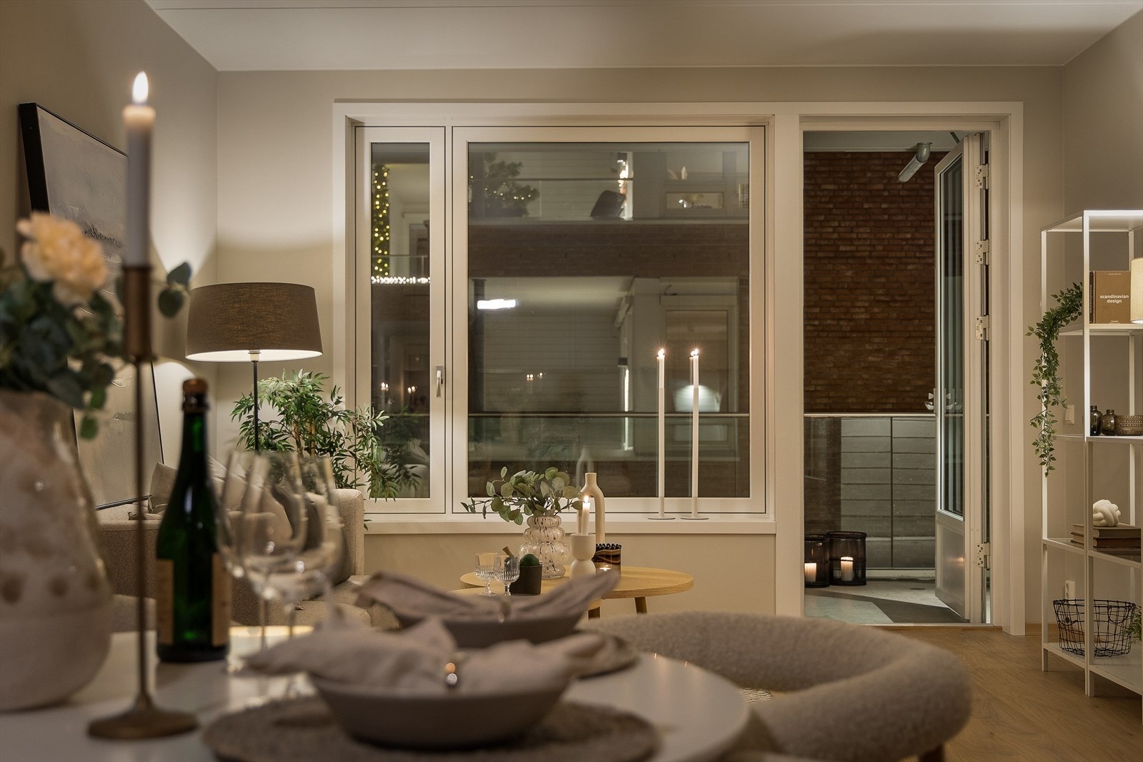 En hyggelig kveld hjemme - her ligger alt til rette for gode måltider og samtaler. Galleribilde