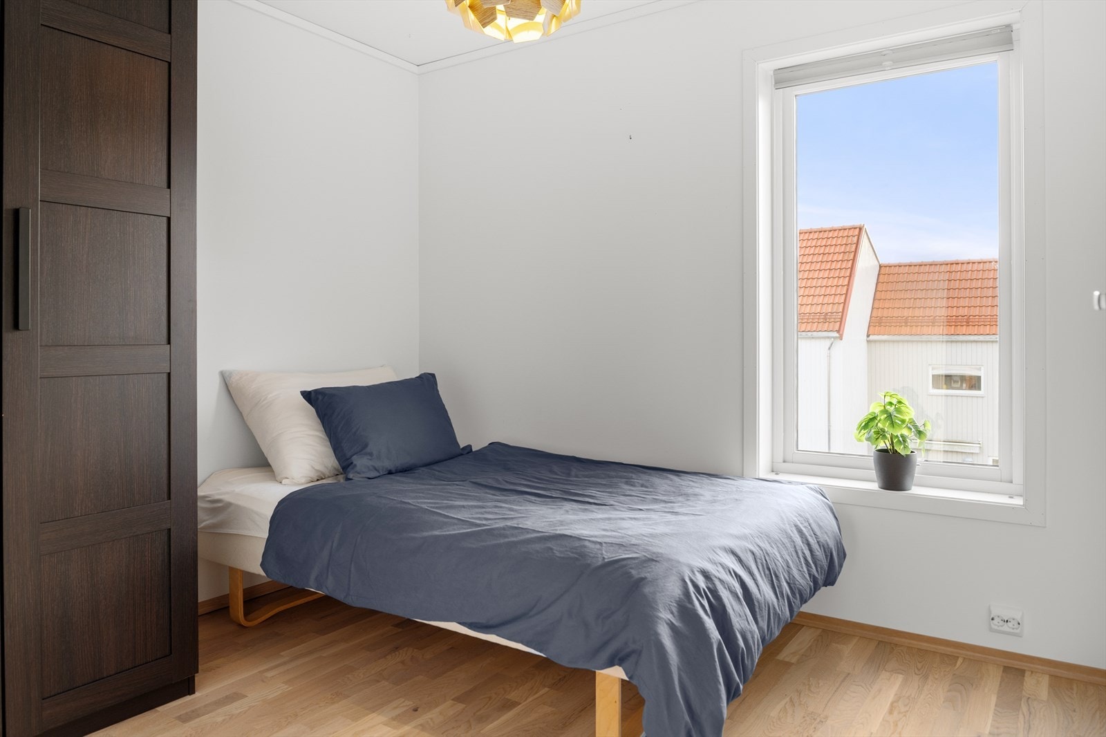 Soverom 2 med tilgang til bod. Galleribilde