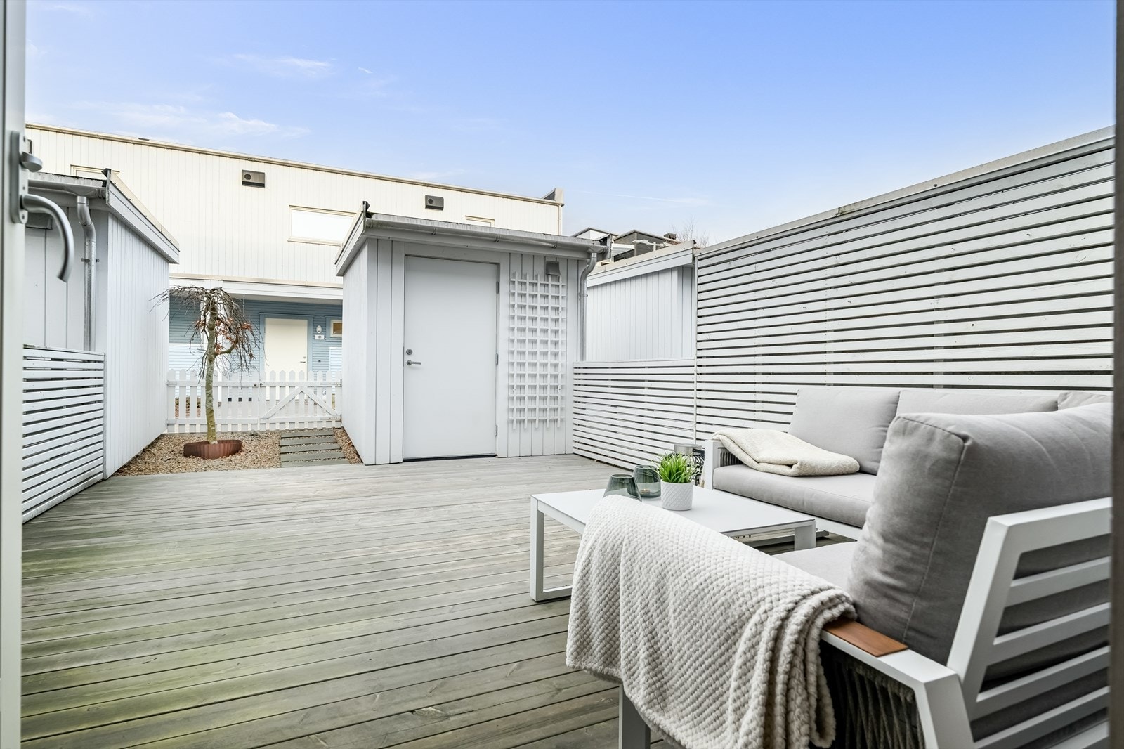 Terrassen har gode solforhold Galleribilde