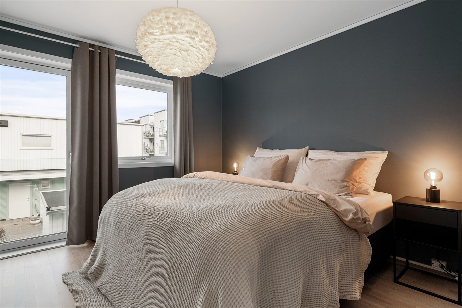 Soverom med plass til både seng og garderobeskap. Galleribilde