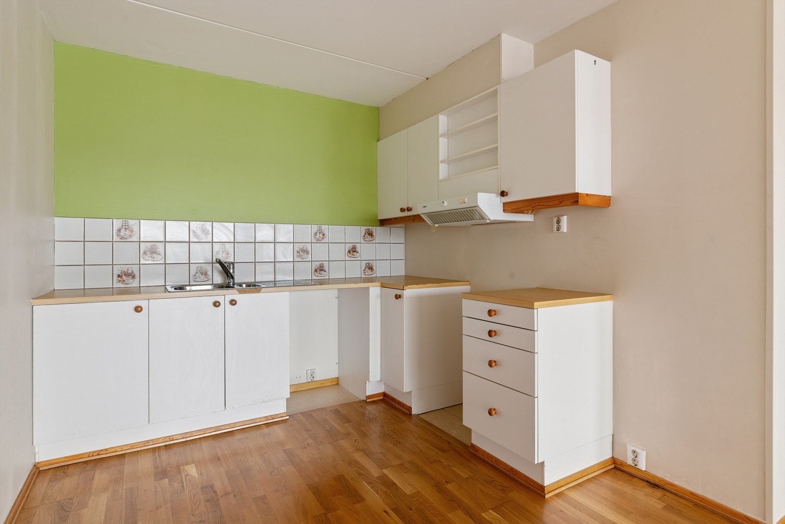 Det er opplegg for oppvaskmaskin på kjøkkenet. Galleribilde