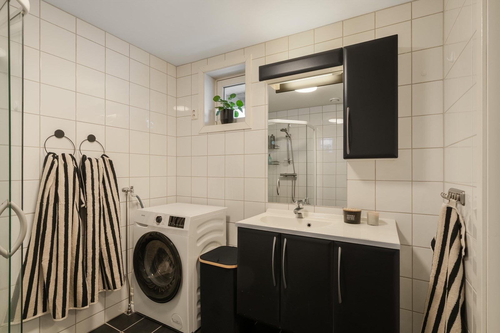 Vindusflate gir naturlig lys og bidrar til god lufting. Galleribilde