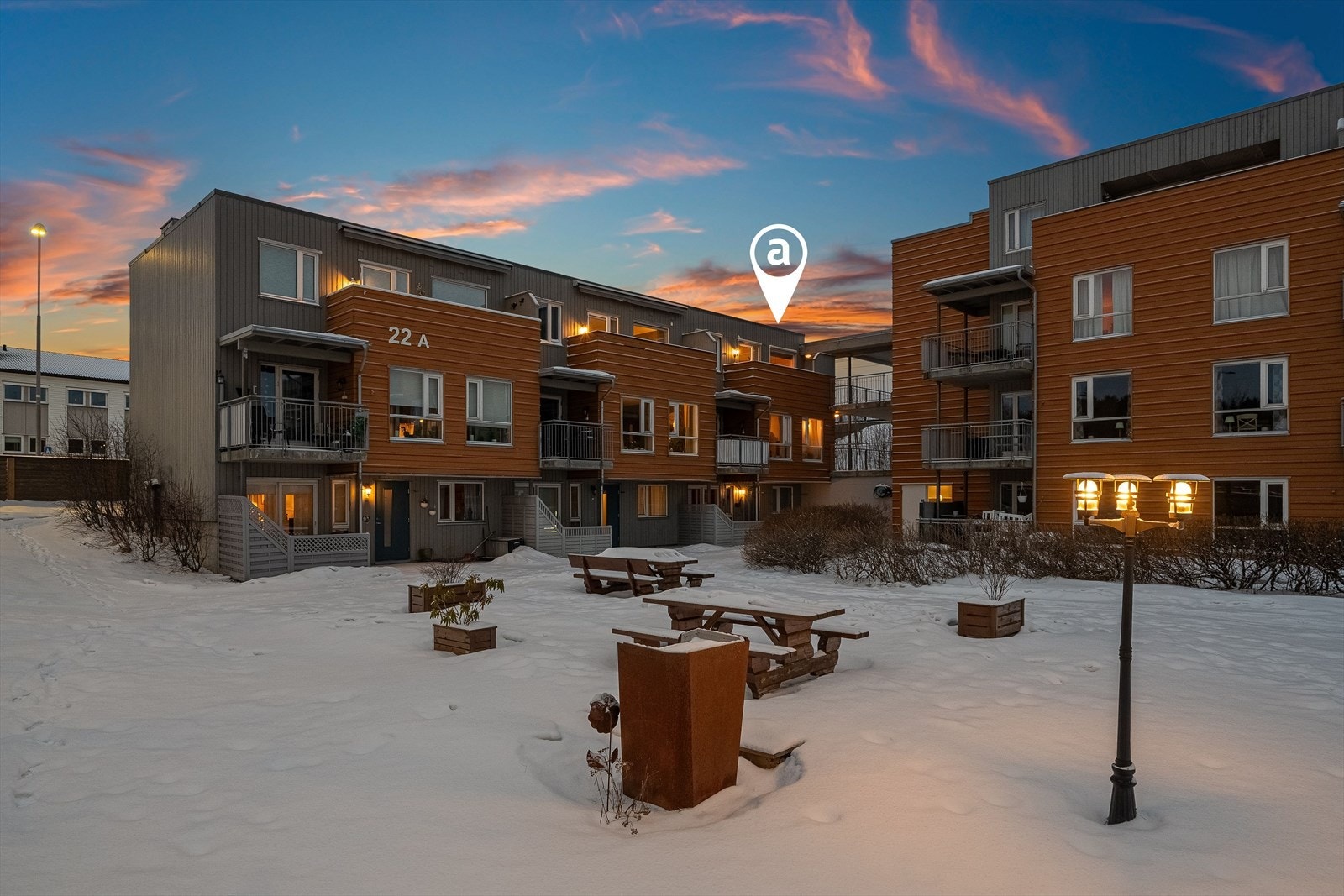 Leiligheten ble ferdigstilt i 2006 og innehar flere moderne kvaliteter som fjernvarme, P-plass i kjeller og heis i bygget. Galleribilde