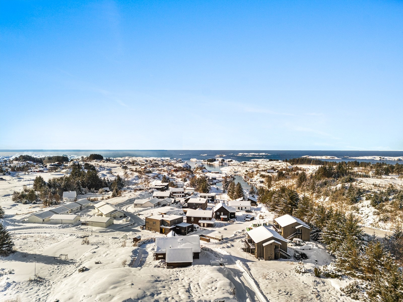 Kort avstand til populære turområder, samt til sjøen Galleribilde