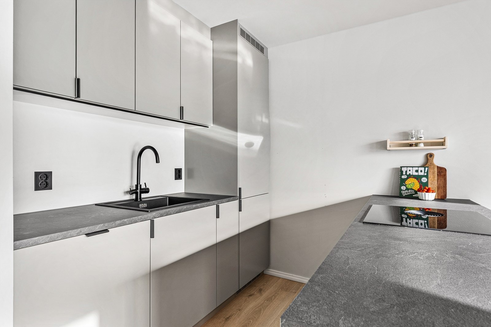 God lagringsplass i over- og underskap Galleribilde