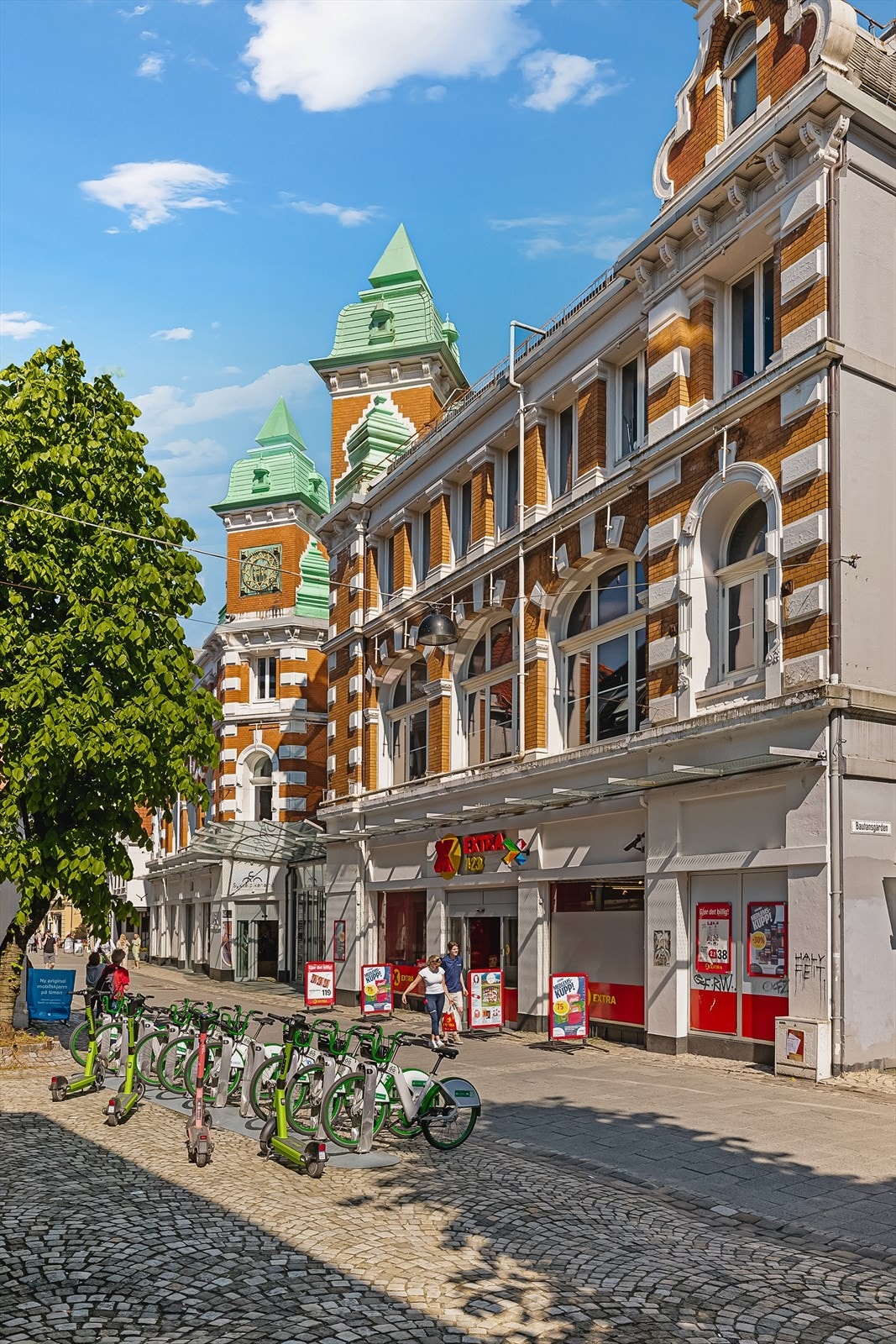 Området er kjent for sin karakteristiske og velholdte arkitektur. Flere dagligvarebutikker kun få minutters gange unna. Galleribilde