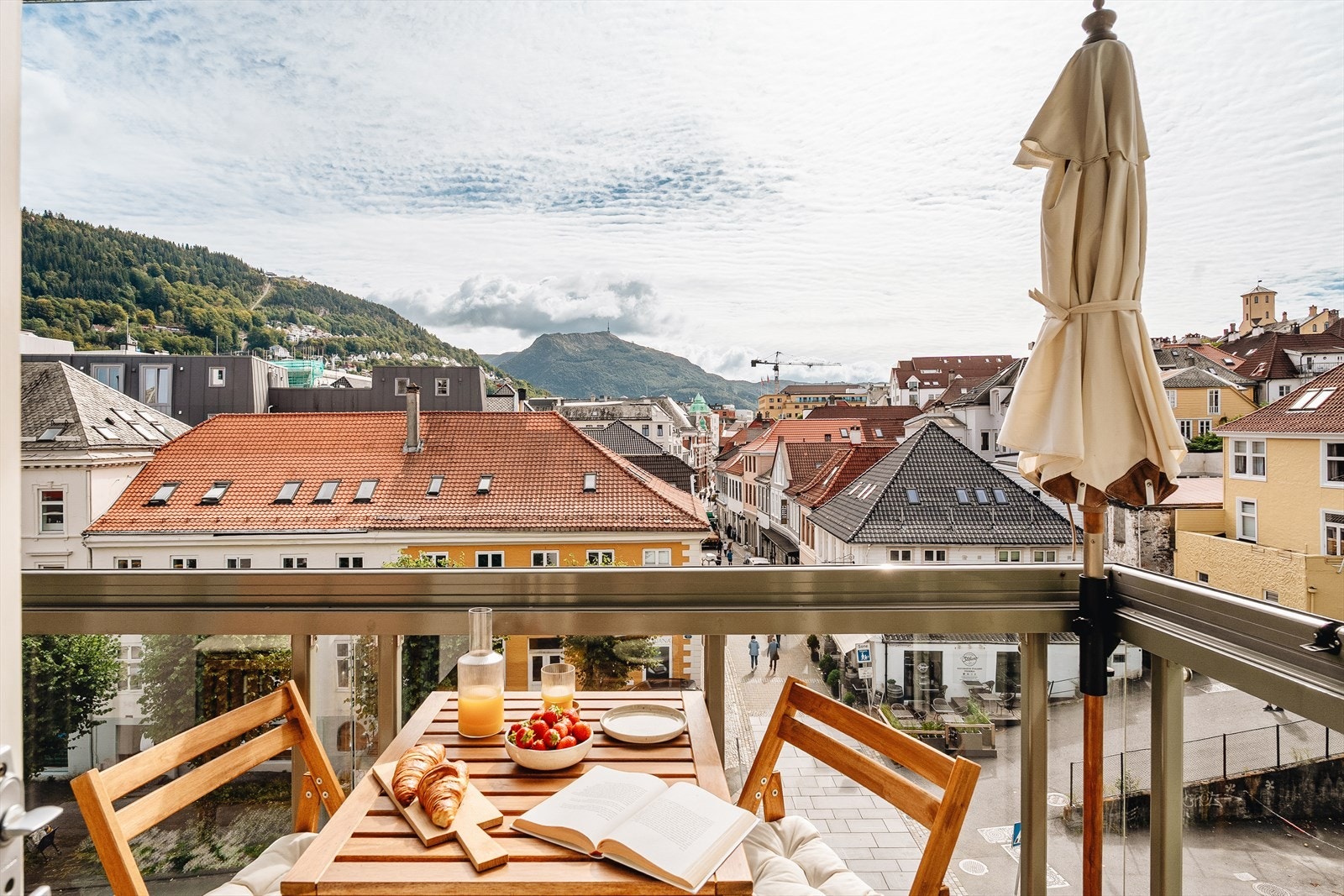 Herfra har du flott utsikt over det sjarmerende gatelivet på Nordnes. Galleribilde