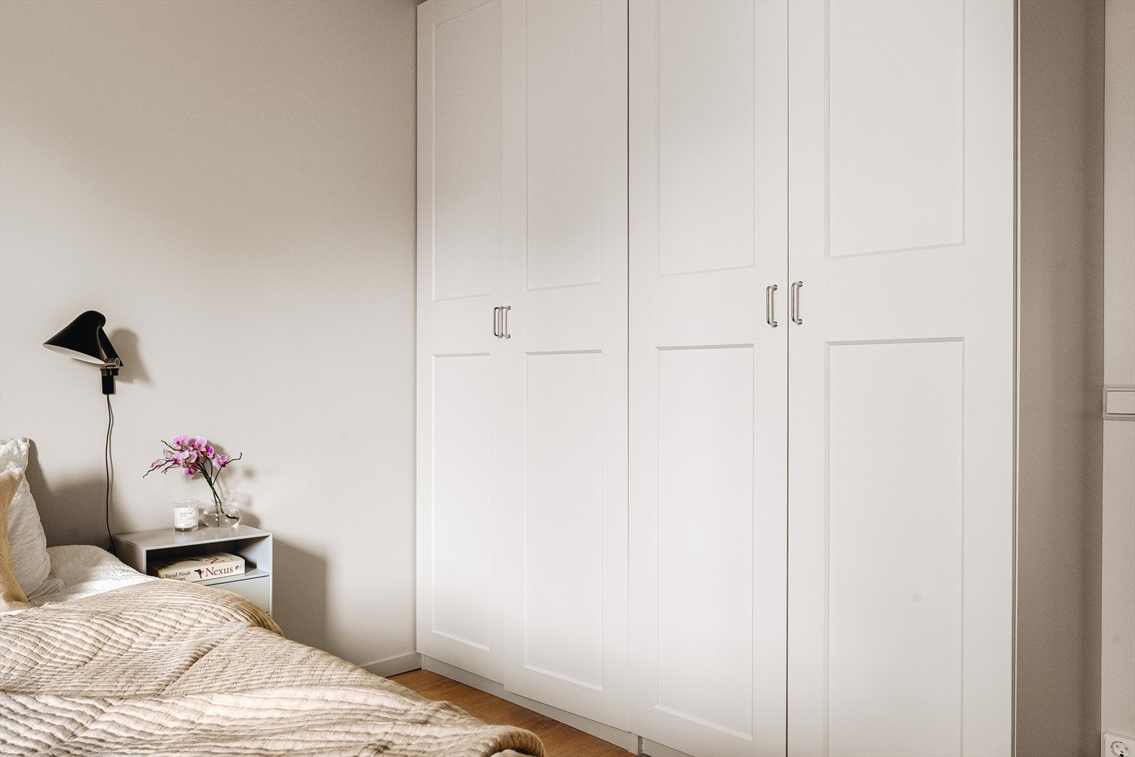 God garderobeplass på hovedsoverommet. Galleribilde